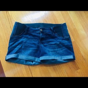 Lot of maternity shorts.Wt, Jean, Blk. Sz4 Sm/Med